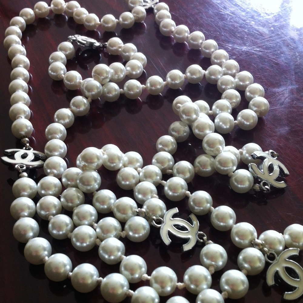 White pearl necklace